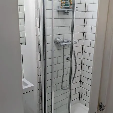 Private Room With Terrace And Free Parking Edinburgh Exterior photo